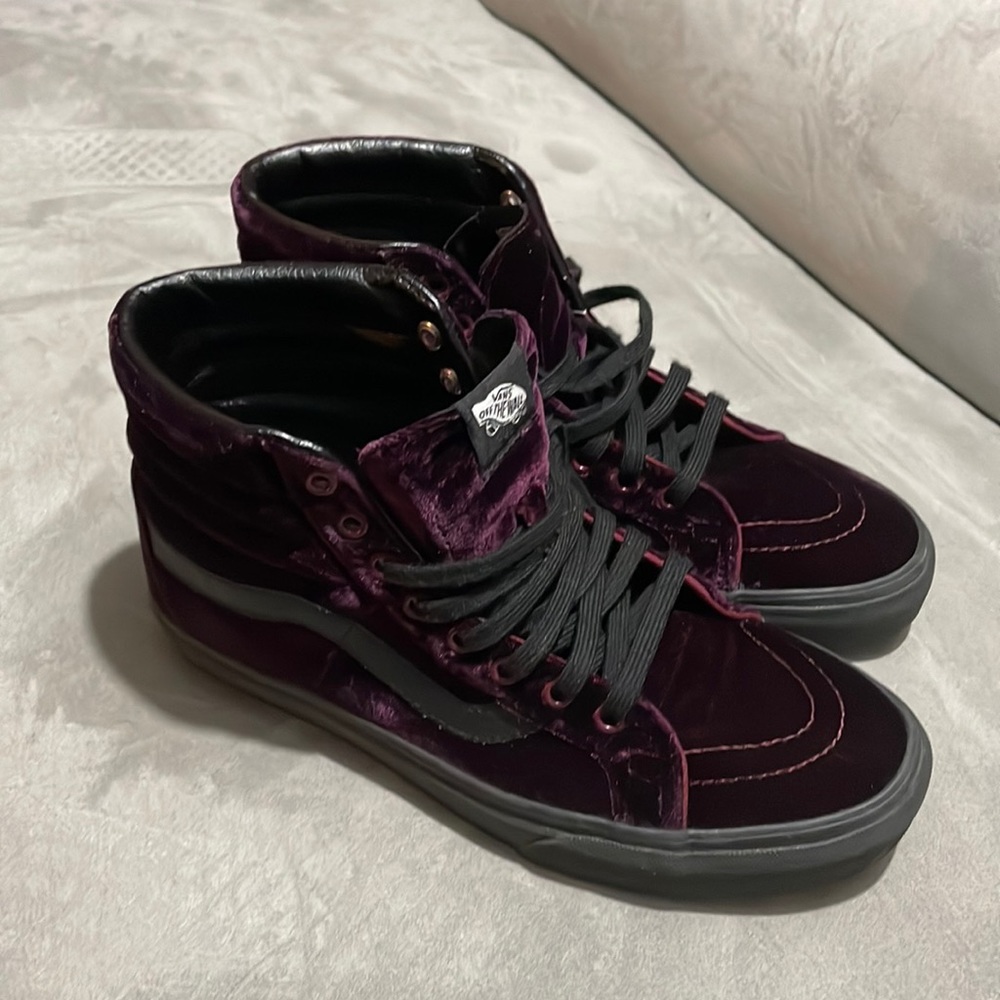 Velvet high top vans. Men’s 7.5. Women’s 9